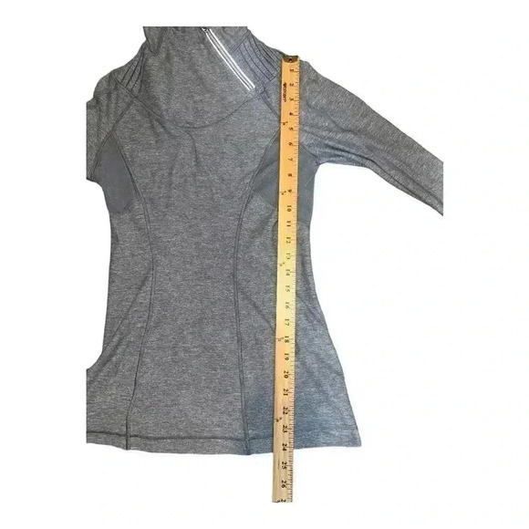 Lululemon Run Back On Track Gray Pullover, Size 4 - Picture 10 of 11